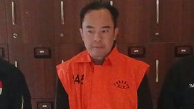 Komisi Pemberantasan Korupsi (KPK) menelusuri keberadaan dan pergerakan pemilik PT Blueray Cargo sekaligus tersangka dugaan suap dan gratifikasi terkait importasi barang KW di lingkungan Direktorat Jenderal Bea dan Cukai Kementerian Keuangan.