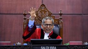 Wakil Ketua Mahkamah Konstitusi (MK) Saldi Isra menegaskan bahwa putusan MK tidak ditujukan untuk mengabdi pada kasus konkret. Pernyataan itu disampaikannya dalam sidang uji materi yang dimohonkan Roy Suryo dan kawan-kawan, Selasa, 10 Februari 2026.