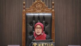 Dewan Kehormatan Penyelenggara Pemilu (DKPP) menjatuhkan sanksi Pemberhentian Tetap kepada tiga penyelenggara pemilu yang terbukti melanggar kode etik dan perilaku sebagai penyelenggara Pemilu.