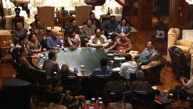 Prabowo Subianto menerima audiensi sejumlah perwakilan Asosiasi Pengusaha Indonesia (Apindo) di kediaman pribadinya di Hambalang, Kabupaten Bogor, Jawa Barat