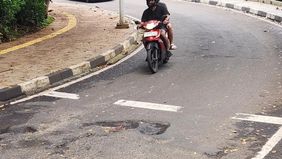 Badan Pusat Statistik (BPS) Jakarta Selatan mencatat sepanjang 53,81 kilometer jalan di wilayah Jakarta Selatan mengalami kerusakan sejak tahun 2024 dan membutuhkan penanganan guna menjamin keselamatan pengguna jalan.