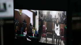 Fakta persidangan mengungkap motif di balik tindakan Brigadir Rizka Sintiani yang menganiaya suaminya, Brigadir Esco Faska Rely, hingga meninggal dunia. Perbuatan tersebut diduga dipicu tekanan ekonomi terkait kewajiban membayar utang bunga pegadaian