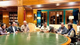 Presiden Prabowo Subianto melakukan audiensi dengan lima pengusaha nasional, diskusi strategis tentang kondisi ekonomi serta kolaborasi bisnis dan pemerintah.