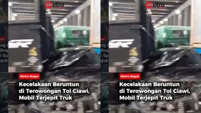 Dalam rekaman yang beredar, terlihat dua kendaraan terjepit truk di dalam terowongan. Diduga kecelakaan terjadi akibat truk mengalami rem blong.