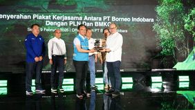 PT PLN (Persero) Unit Induk Distribusi (UID) Kalimantan Selatan dan Kalimantan Tengah bersama PT Borneo Indobara (BIB) menandai komitmen tersebut melalui penandatanganan perjanjian jual beli Renewable Energy Certificate (REC).