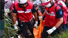 Menurut laporan Tim KSR PMI Kota Cimahi, penemuan tersebut bermula saat sekelompok warga hendak mencari ikan di sekitar aliran sungai dan melihat tubuh tergeletak di pinggir sungai.