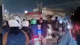 Menurut informasi, kecelakaan bermula ketika korban diduga berusaha mendahului kendaraan di depan yang sedang berhenti