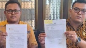 Selebgram dan kreator konten TikTok Vanessa Tuhuteru ditetapkan sebagai tersangka dalam kasus dugaan pemalsuan identitas berupa Kartu Tanda Penduduk (KTP) dan Kartu Keluarga (KK).