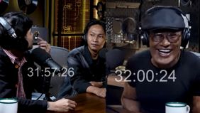 Deddy Corbuzier dirujak netizen lantaran diduga ikut tertawa saat melihat Fajar diludahi oleh Indra Frimawan.