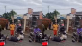 Akibat insiden tersebut, salah satu pengendara seorang bapak meninggal dunia di lokasi kejadian. Sementara itu, pengendara dari motor lainnya mengalami luka-luka dan saat ini masih menjalani perawatan di rumah sakit.