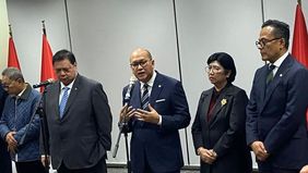 Menteri Investasi dan Hilirisasi/Kepala BKPM Rosan Roeslani bersama jajaran menteri dan pimpinan lembaga sektor ekonomi menggelar diskusi dengan Presiden Prabowo Subianto setelah acara Indonesia Economic Outlook 2026 di Wisma Danantara, Jakarta, pada