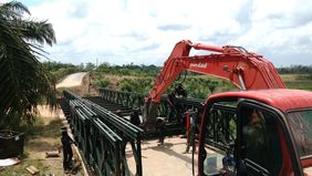 Sejak bencana melanda Aceh pada akhir November 2025 lalu, sudah banyak jembatan darurat yang selesai dibangun. Jembatan-jembatan itu kini bisa dilewati semua jenis kendaraan, mulai dari sepeda motor, mobil kecil, mobil besar, hingga truk.