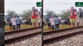 Insiden tersebut mengakibatkan dua penumpang mobil meninggal dunia di lokasi kejadian.