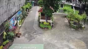 ekaman kamera pengawas (CCTV) memperlihatkan detik-detik tembok sekolah roboh. Diketahui, kejadian itu di SMP Negeri 182 Jakarta yang berlokasi di Jalan Kalibata Timur 1 Raya, RT/RW 02/08, Kelurahan Kalibata, Kecamatan Pancoran, Jakarta Selatan. 