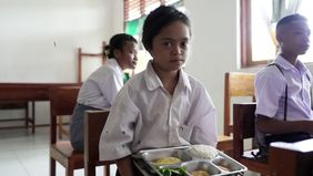 SLB Negeri Laura melayani berbagai kelas ketunaan: tuna rungu wicara, tuna daksa, autis, grahita, termasuk Down Syndrome dan kelas lambat belajar, serta kelas tuna netra meski belum memiliki siswa. Sekitar 40 anak tinggal di asrama, walau jumlahnya t