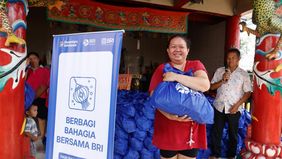 Dalam semangat kebersamaan dan harmoni menyambut Tahun Baru Imlek 2026, PT Bank Rakyat Indonesia (Persero) Tbk melalui BRI Peduli kembali menghadirkan program sosial bertajuk &ldquo;Berbagi Bahagia Bersama BRI Perayaan Tahun Baru Imlek 2026&rdquo;.