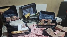 Komisi Pemberantasan Korupsi (KPK) memastikan uang tunai sekitar Rp5 miliar yang disita dalam lima koper di wilayah Ciputat, Tangerang Selatan, Banten, pada Jumat, 13 Februari 2026, berasal dari sebuah rumah aman atau safe house.