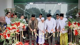 Menteri Koperasi Ferry Juliantono menyatakan kehadiran Toko Rakyat Serba Ada (Torasera) di lingkungan Pondok Pesantren Nurul Jadid dapat memperkuat ekosistem Koperasi Desa/Kelurahan Merah Putih di Kabupaten Probolinggo.