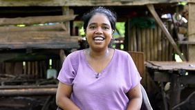 Program Makan Bergizi Gratis (MBG) memberikan dampak nyata bagi ibu hamil di Pulau Sumba, Nusa Tenggara Timur. Salah satunya dirasakan oleh Litwina Margareta Panda, warga Ombaluda, Desa Rada Mata, Kecamatan Tambolaka, Sumba Barat Daya yang kini memas