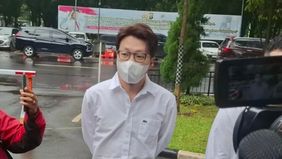 Dokter Richard Lee yang telah ditetapkan sebagai tersangka dalam kasus dugaan pelanggaran perlindungan konsumen terkait produk dan perawatan kecantikan memenuhi panggilan Polda Metro Jaya.