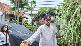 Warga di kawasan Haji Nawi Raya, Cilandak, Jakarta Selatan mengadukan dampak kebisingan dari pembangunan lapangan padel kepada pihak terkait sejak November 2025.