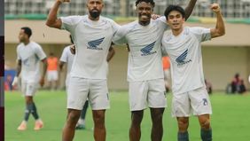 Keputusan tersebut diambil di tengah persoalan pribadi yang tengah dihadapi sang pemain dan masih dalam penanganan pihak berwenang. Ricky diketahui dilaporkan seorang perempuan ke Polda Sulsel atas dugaan penganiayaan pada 15 Februari.