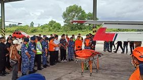 Jenazah pilot pesawat Pelita Air Service, Capt Hendrick Lodewyck Adam (54), yang mengalami insiden di Krayan, Kabupaten Nunukan, Kalimantan Utara, berhasil dievakuasi ke Tarakan sebelum diterbangkan ke Jakarta.