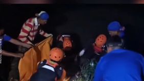 Ia mengaku awalnya melihat benda mencurigakan yang sekilas tampak seperti boneka berukuran besar tergeletak di tepi sungai. Namun, karena penasaran, ia mencoba mendekat dan memastikan.