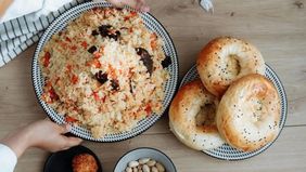 Puasa Ramadhan yang dijalankan pada bulan kesembilan kalender Hijriah dilaksanakan umat Muslim di seluruh dunia sejak terbit fajar hingga matahari terbenam. Setelah itu, waktu berbuka atau iftar menjadi momen yang dinanti untuk menyantap hidangan.