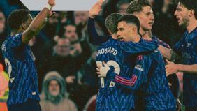 Arsenal ditahan imbang 2-2 saat bertandang ke markas Wolves di Molineux pada Kamis (15/2). Hasil tersebut membuka peluang bagi rival mereka, Manchester City, dalam perburuan gelar juara Liga Inggris.