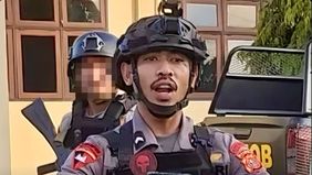 Polda Maluku menetapkan seorang anggota Brimob, Bripda Masias Siahaya, sebagai tersangka dalam kasus dugaan penganiayaan yang menewaskan seorang siswa madrasah di Kota Tual. Penetapan ini menandai babak baru dalam penanganan perkara yang menyita perh