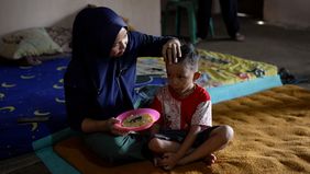 Dua tahun terakhir menjadi masa paling berat dalam hidup Anissa Yuhotima (30). Sejak suaminya meninggal dunia, ia harus menjalani peran genda, sebagai ibu sekaligus tulang punggung keluarga bagi dua anaknya. Berbagai pekerjaan dilakoni demi sesuap na