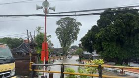 Banjir kembali melanda sejumlah wilayah di Bali, terutama di kawasan Seminyak dan Kuta, pada Selasa (24/2/2026). Berbagai unggahan di media sosial, termasuk dari akun Instagram dan Facebook seperti Everything Bali, memperlihatkan kondisi jalan yang t