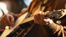 Kementerian Hukum (Kemenkum) mengingatkan bahwa setiap pemutaran lagu untuk kepentingan komersial di ruang publik harus tetap menghormati hak ekonomi pencipta melalui pembayaran royalti sesuai peraturan perundang-undangan yang berlaku.