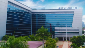 Kementerian Ketenagakerjaan menjatuhkan sanksi kepada 12 perusahaan yang dinilai melanggar ketentuan penggunaan tenaga kerja asing (TKA) selama periode Januari 2026 hingga Februari 2026.