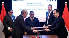 Presiden Republik Indonesia Prabowo Subianto menyaksikan penandatanganan perjanjian kerangka kerja antara Badan Pengelola Investasi Danantara Indonesia (BPI Danantara) dan Arm Limited di London