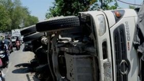 Kecelakaan lalu lintas terjadi di Jalan Daan Mogot, tepatnya di dekat Halte Jembatan Baru, Cengkareng, Jakarta Barat, pada Rabu pagi, 25 Februari 2026. Insiden tersebut melibatkan sebuah truk boks dan minibus, mengakibatkan 1 orang luka-luka.