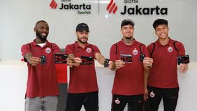Bank Jakarta menggandeng komunitas suporter Persija Jakarta, The Jakmania, dalam sebuah kegiatan inklusi keuangan bertajuk &ldquo;From the Pitch to the Branch&rdquo;.