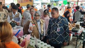 Balai Besar Pengawas Obat dan Makanan (BBPOM) Jakarta menemukan satu dari 27 sampel makanan takjil yang diperiksa di Sentra Takjil Bendungan Hilir (Benhil), Jakarta Pusat, diduga mengandung pewarna tekstil berbahaya.