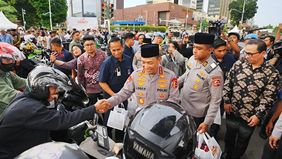 Kapolri Jenderal Pol. Listyo Sigit Prabowo membagikan takjil sekaligus berbuka puasa bersama insan pers sebagai wujud silaturahmi dan penguatan sinergi antara Kepolisian Negara Republik Indonesia dan media.