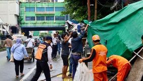 Pemerintah Kota Jakarta Pusat meningkatkan pengawasan di kawasan Pasar Tanah Abang dengan mengerahkan lebih dari 100 personel gabungan. Langkah ini dilakukan untuk menjaga ketertiban serta menata kembali area yang kerap dipadati pedagang kaki lima.