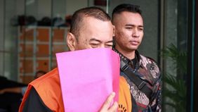 Komisi Pemberantasan Korupsi (KPK) kembali menetapkan tersangka baru dalam perkara dugaan suap dan gratifikasi terkait importasi barang tiruan atau KW di lingkungan Direktorat Jenderal Bea dan Cukai (DJBC) Kementerian Keuangan. Pejabat yang ditetapka