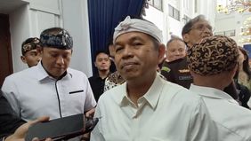 Gubernur Jawa Barat Dedi Mulyadi menegaskan kebijakan larangan siswa membawa sepeda motor ke sekolah tidak diterapkan secara menyeluruh. Aturan tersebut hanya diberlakukan secara ketat di daerah yang telah memiliki akses angkutan umum yang memadai.