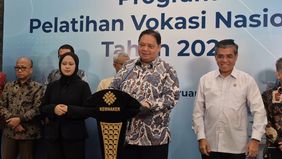 Pemerintah mempersiapkan program pelatihan Vokasi Nasional yang berfokus pada peningkatan hard dan soft skills sehingga sejalan dengan arah kebijakan Pemerintah dalam pengembangan SDM untuk mewujudkan &ldquo;Indonesia Emas 2045&rdquo;. 