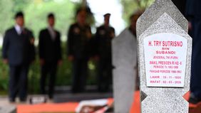 Bangsa Indonesia kehilangan salah satu putra terbaiknya, Wakil Presiden ke-6 RI Jenderal TNI (Purn.) Try Sutrisno. Almarhum adalah sosok prajurit sekaligus negarawan yang sepanjang hidupnya mendedikasikan diri bagi pengabdian kepada bangsa dan negara