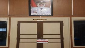 Penyidik Komisi Pemberantasan Korupsi (KPK) melakukan penyegelan terhadap sejumlah ruangan di lingkungan Pemerintah Kabupaten Pekalongan menyusul operasi tangkap tangan yang berlangsung pada Selasa, 3 Maret 2026.