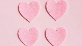 Wakil Sekretaris Lembaga Bahtsul Masail Pengurus Besar Nahdlatul Ulama (LBM PBNU), Alhafiz Kurniawan, menegaskan bahwa mencium atau menyentuh istri saat berpuasa diperbolehkan dalam Islam, selama tidak melampaui batas yang dapat membatalkan puasa.