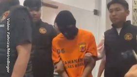 Korban diketahui berjumlah dua orang, yakni pria berinisial MA (56) dan istrinya FA (47). MA telah berstatus warga negara Indonesia, sementara FA masih berkewarganegaraan Pakistan.