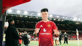 Manchester United dikabarkan siap menjual Lisandro Martinez pada akhir musim nanti. Pemain asal Argentina itu masuk dalam daftar yang bakal dijual.