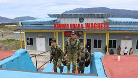 Kepala Staf Komando Gabungan Wilayah Pertahanan III, Marsda TNI Joko Sugeng Sriyanto, meninjau langsung 11 bandara perintis di Papua 